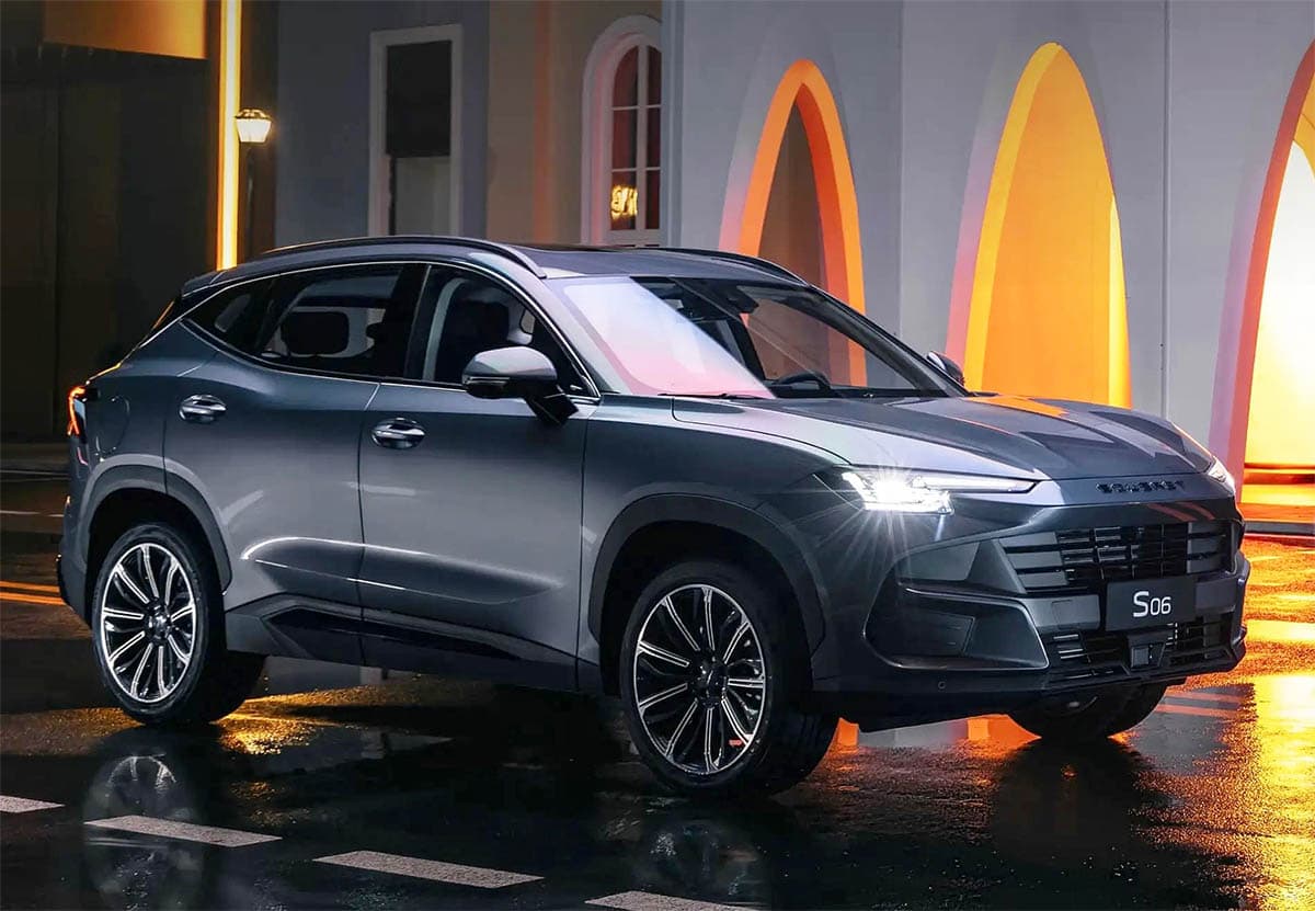 تقدم سوإيست سيارتها S06 موديل 2027 كسيارة SUV عصرية تجمع بين التصميم الجذاب والتجهيزات الذكية والتكنولوجيا المتقدمة،