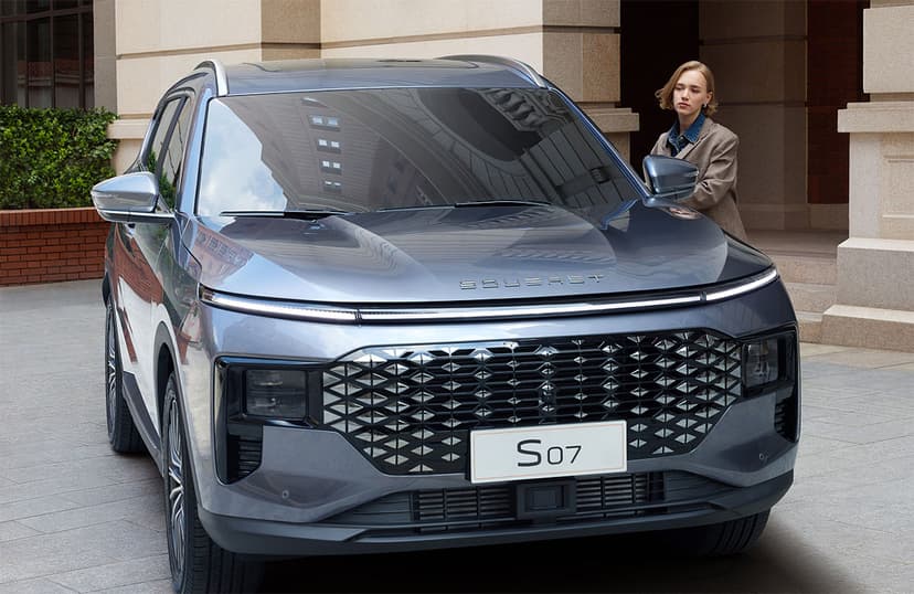 تقدم سوإيست S07 تجربة SUV عائلية متكاملة في السوق المصري، تجمع بين التصميم العصري والرحابة الداخلية بسبعة مقاعد والتجهيزات الذكية التي تناسب احتياجات الأسرة اليومية، وتأتي السيارة بفئتين هما هايلاين وبريميم، وتتوفر عبر وكيلها الرسمي في مصر