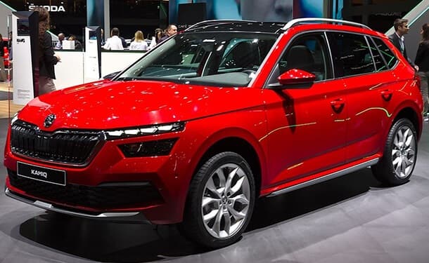 سياره-سكودا-احمر