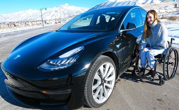 قيادة ذوي الاحتياجات الخاصة لسيارات تسلا