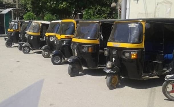  بعد وقف ترخيصه.. خطة حكومية لاستبدال التوك توك بسيارات أكثر أمانا