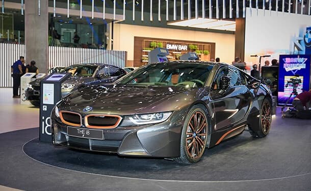 سياره بي ام دبليو i8