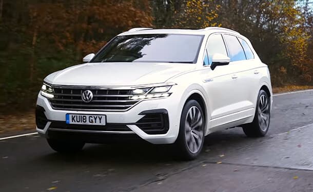 سياره-فولكس-فاجن-حديقه