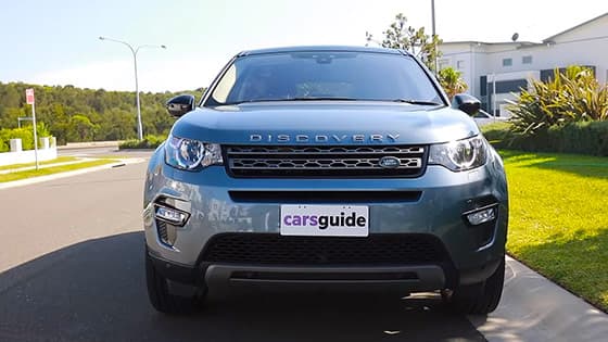 سياره-اشجار-شارع-لاند-روفر