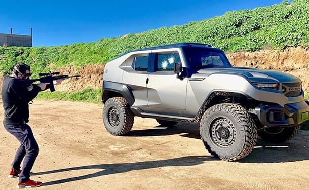 سياره-رجل-رصاص-بندقيه