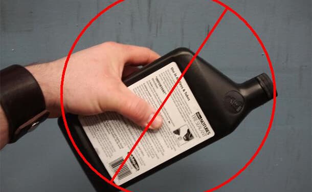 سكب-زيت-سيارات