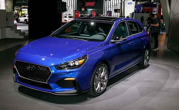 سياره-معرض-هيونداي-زرقاء