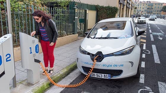 سياره-كهربائيه-ايجل-580-سيده-شارع