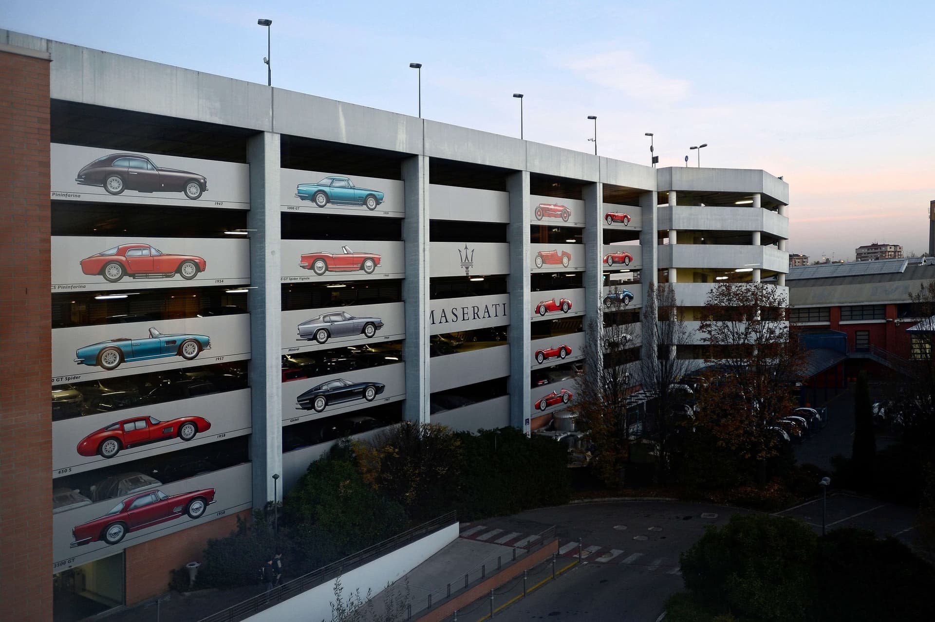 مباني-سيارات-اشجار