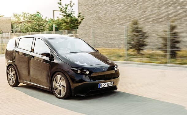 سيارة سايون الكهربائية الألمانية العاملة بالطاقة الشمسية