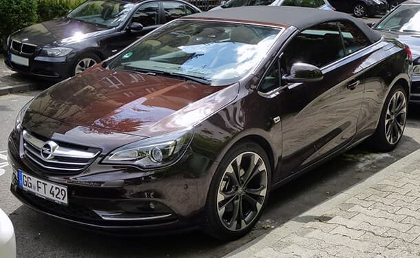 سيارة أوبل كاسكادا بنى اللون