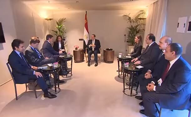 رجال-مسؤليين-سيارات-مرسيدس-بنز