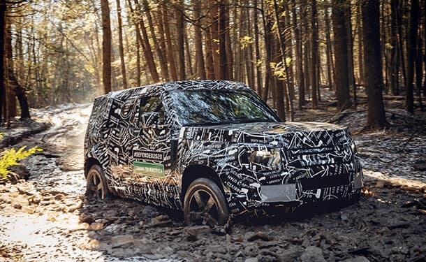 سياره-لاند-روفر-جديد-2019-اشجار