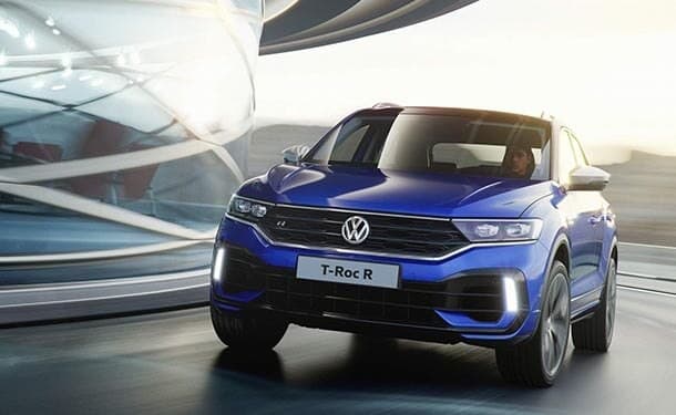 سياره-فولكس-فاجن-جديد-209-قياده-رجل-طريق