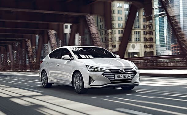 سياره-هيونداي-النترا-2019-سيلفر-جديد-طريق-مباني