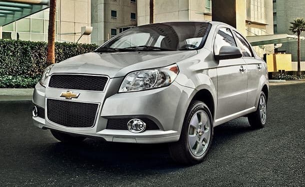 سياره-شيفروليه-افيو-طريق-مباني