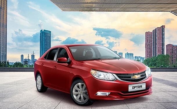 سياره-مباني-اشجار-طريق