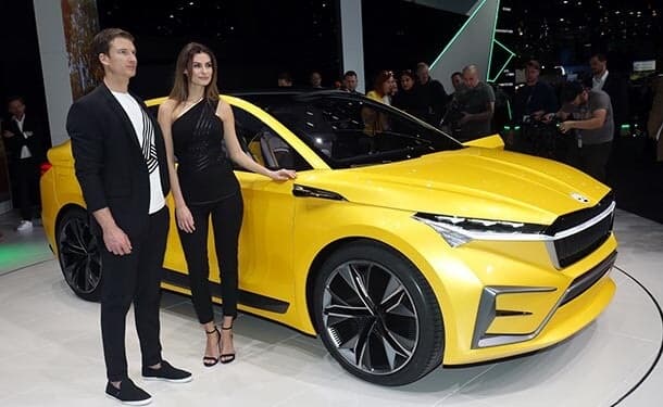 سياره-سكودا-معرض-رجل-سيده-صفراء-جديد-2019