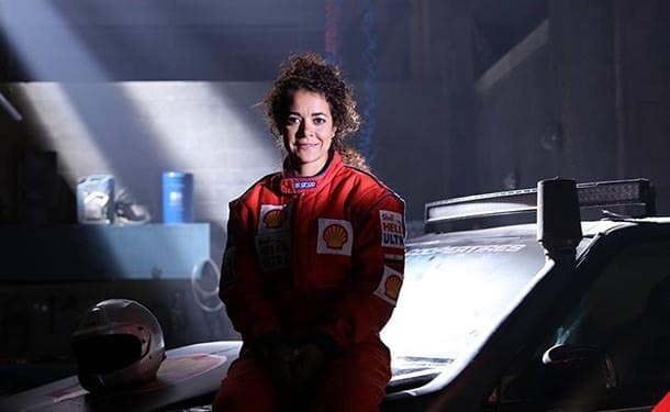 مرأه-سيارات-شل-للزيوت