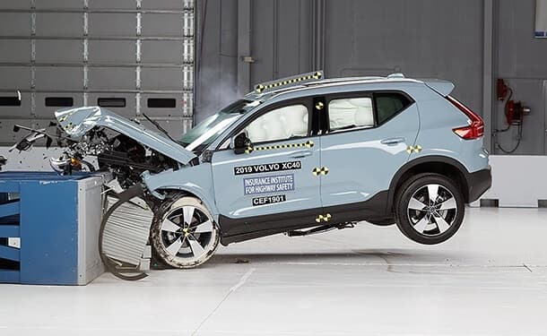 سياره-حادث-فولفو-صدام