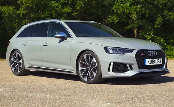 سياره-أودي-اشجار-شارع