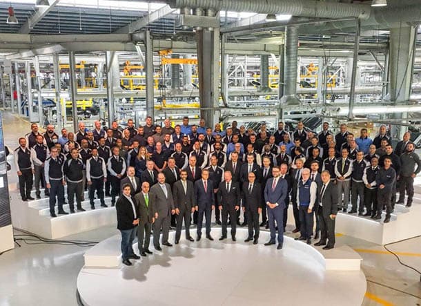 خروج أول سيارة من مصنع BMW في مصر بعد عودته للعمل من جديد