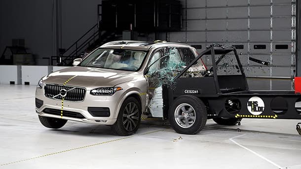 شاهد: نتيجة فولفو XC90 في اختبارات الأمان الأمريكية