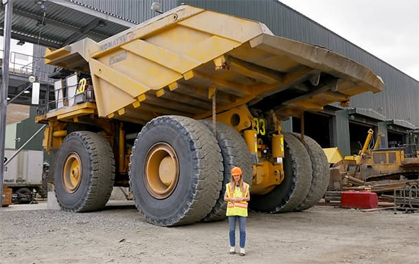 شاهد: أكبر شاحنة كهربائية في العالم على الإطلاق من كوماتسو اليابانية