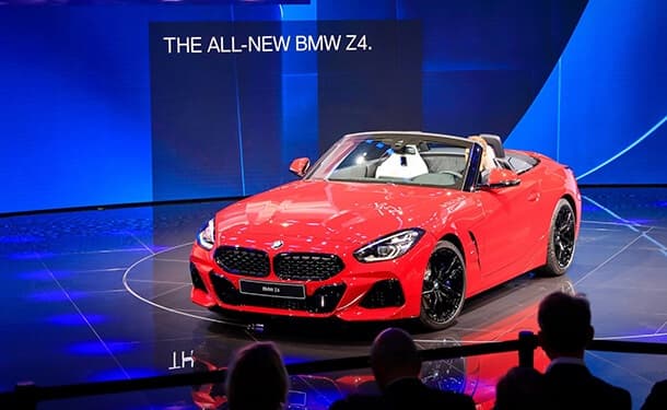 سياره-بي-ام-دبليو-احمر-زد 4