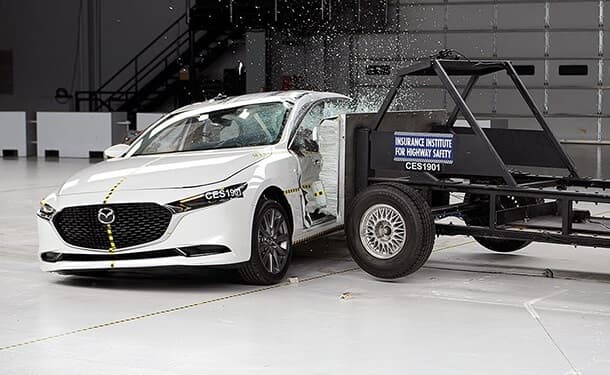 مازدا 3 في اختبارات الأمان الأمريكية