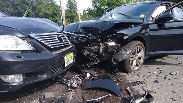 خطوات اتبعها لتفادي حوادث السيارات أثناء القيادة