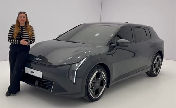 شاهد: الكشف عن كيا EV4 الكهربائية الجديدة