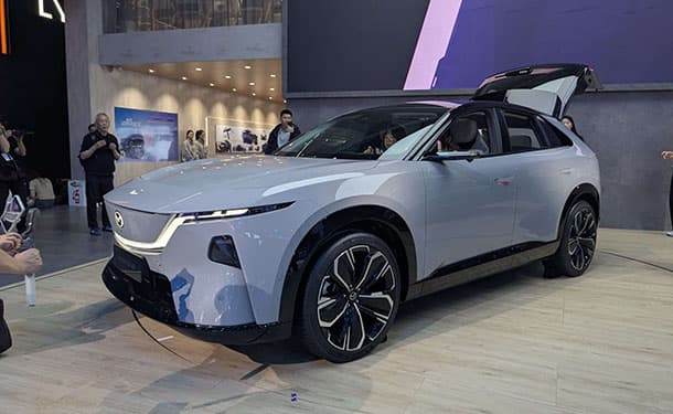 شنغهاي 2025: مازدا تكشف عن EZ-60 الكهربائية الجديدة