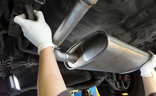 3 علامات تنبهك لحاجة مخرج عوادم سيارتك لإصلاح أو تغيير كامل