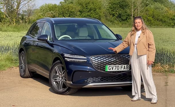 شاهد: تجربة قيادة موديل 2025 من جينيسيس GV70 الكهربائية الفخمة