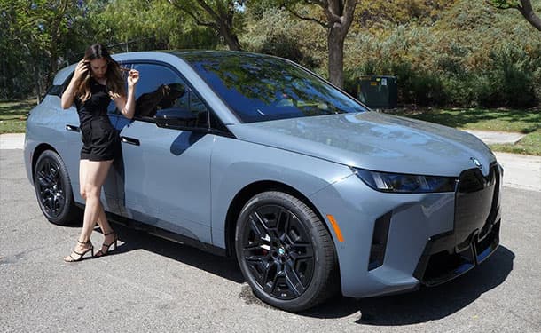 شاهد: تجربة قيادة iX الكهربائية من BMW موديل 2025