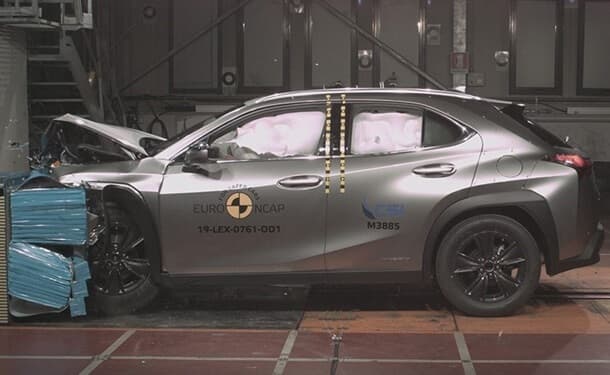 لكزس UX الهجينة باختبارات الأمان الأوروبية