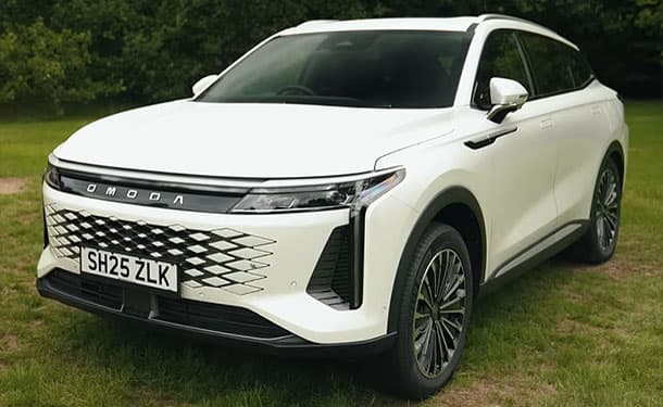 شاهد: تجربة قيادة موديل 2025 من أومودا C9 الهجينة