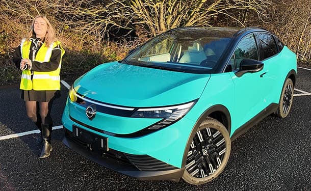 شاهد: تجربة قيادة نيسان ليف 2026 الكهربائية