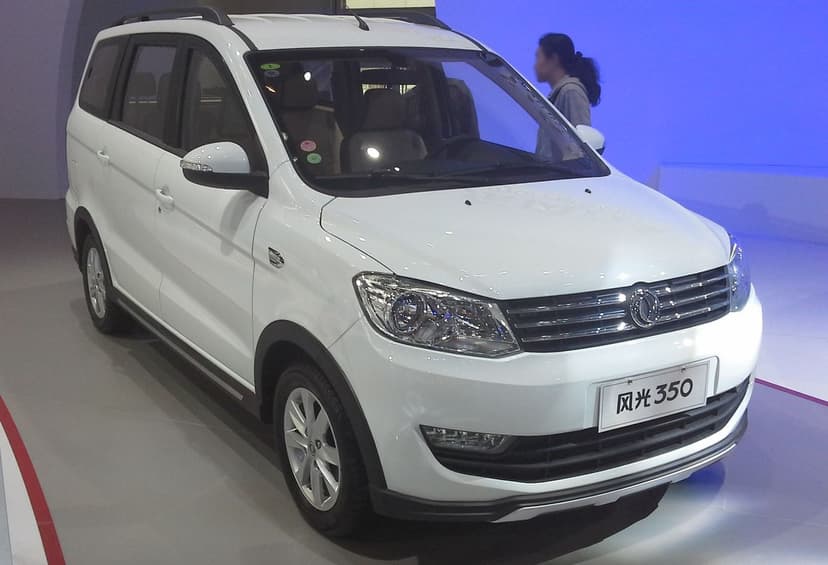 سياره-دونج-فينج-جلوري-سيده-بيضا