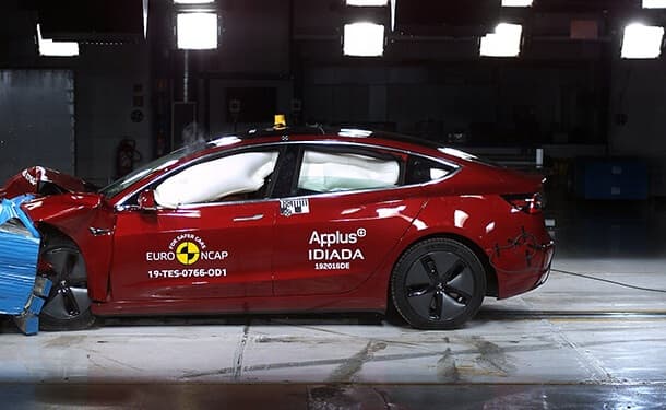 اختبارات الأمان لسيارة تسلا موديل 3
