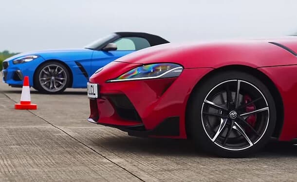 بي ام دبليو Z4 في سباق سحب مع تويوتا سوبرا