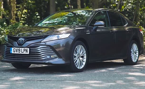 اختبار قيادة تويوتا كامري 2020