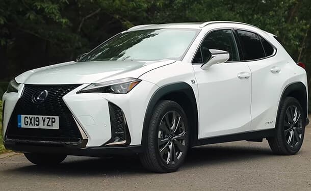 تجربة قيادة لكزس UX 2020