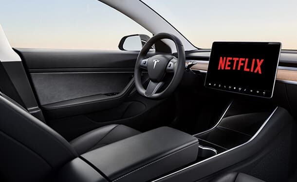 سيارات تسلا وخدمة يوتيوب ونتفليكس