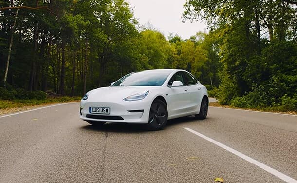 سياره تيسلا الكهربائيه 2020