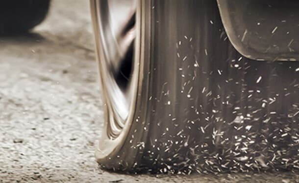 إذا انفجر إطار سيارتك أثناء القيادة