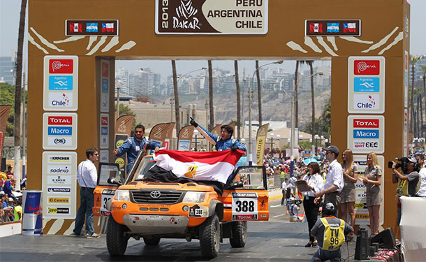 فريق رحالة للسباقات يرفع العلم المصرى لأول مرة فى رالى داكار