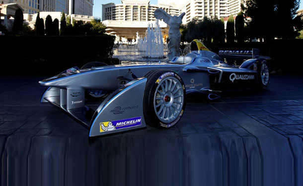 شاهد: أول ظهور علني لسيارة بطولة الفورمولا E الكهربائية بمدينة لاس فيجاس