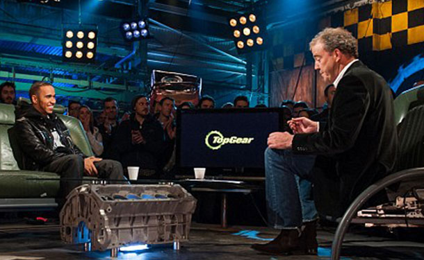 لويس هاميلتون يكسر رقم سيباستيان فيتل القياسي على حلبة سباق برنامج Top Gear